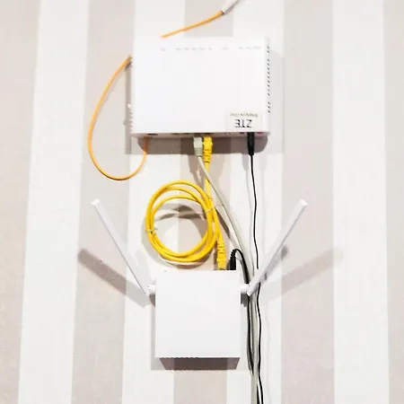 Summer Downtown - Compact Basic Flat - 1st Floor Apartment