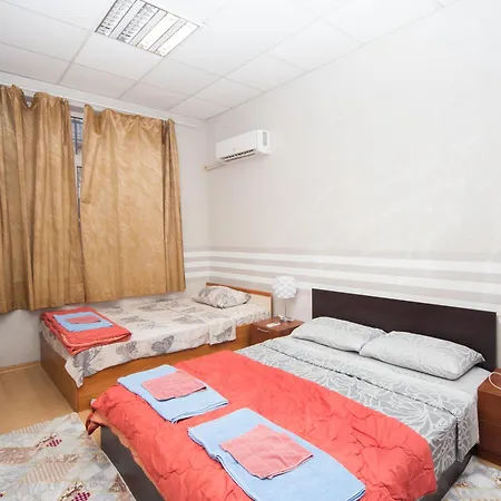 Downtown - 2 Separate - Relax - Up To 6 Guests Max Burgas City