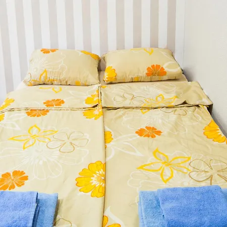 Summer Downtown - Compact Basic Flat - 1st Floor